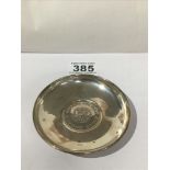 A HALLMARKED SILVER PIN DISH WITH AN INSERTED SILVER WEDDING 1947-1977 ELIZABETH AND PHILLIP COIN