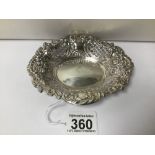 A HALLMARKED SILVER OVAL PIERCED AND EMBOSSED BON BON DISH 15.5 CMS 80 GRAMS