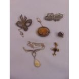 A quantity of costume jewellery to include pendants and brooches