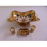 A quantity of Imari style porcelain to include a fruit bowl, toothpick holders and a bonbon dish (