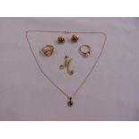 A quantity of 9ct yellow gold jewellery to include two rings, a pair of earrings, a pendant on chain