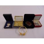 A quantity of costume jewellery to include a bangle, brooches, a pill box and a compact