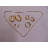 A quantity of 9ct gold jewellery to include earrings, a chain and a ring, approx total weight 8.6g