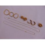 A quantity of 9ct gold jewellery to include chains and earrings, approx total weight 16.5g