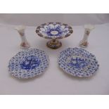A quantity of porcelain to include a cake stand, a pair of plates and a pair of Coalport vases (5)