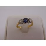 18ct gold and platinum three stone diamond ring, approx total weight 3.1g