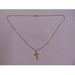 9ct yellow gold crucifix on a 9ct gold chain, approx total weight 3.5g