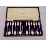 A cased set of silver teaspoons and matching sugar tongs. Sheffield 1913 by Walker and Hall,