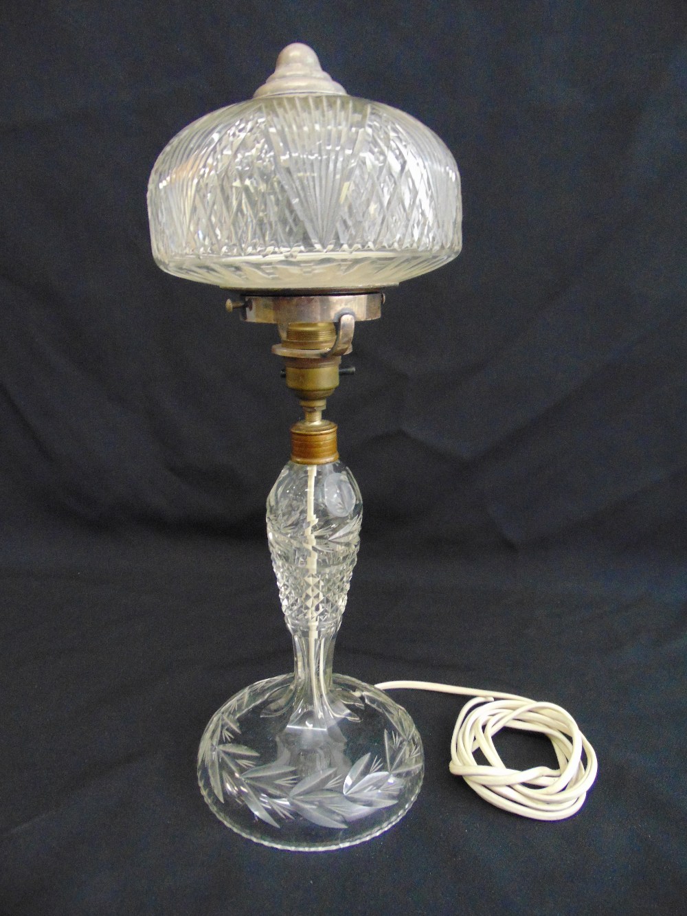 Cut glass table lamp of baluster form on raised circular base with detachable cut glass shade, 41.
