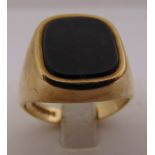 9ct yellow gold and onyx gentlemans signet ring, approx total weight 11.2g