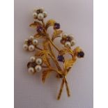 9ct yellow gold and cultured pearl flower brooch, approx total weight 9.3g
