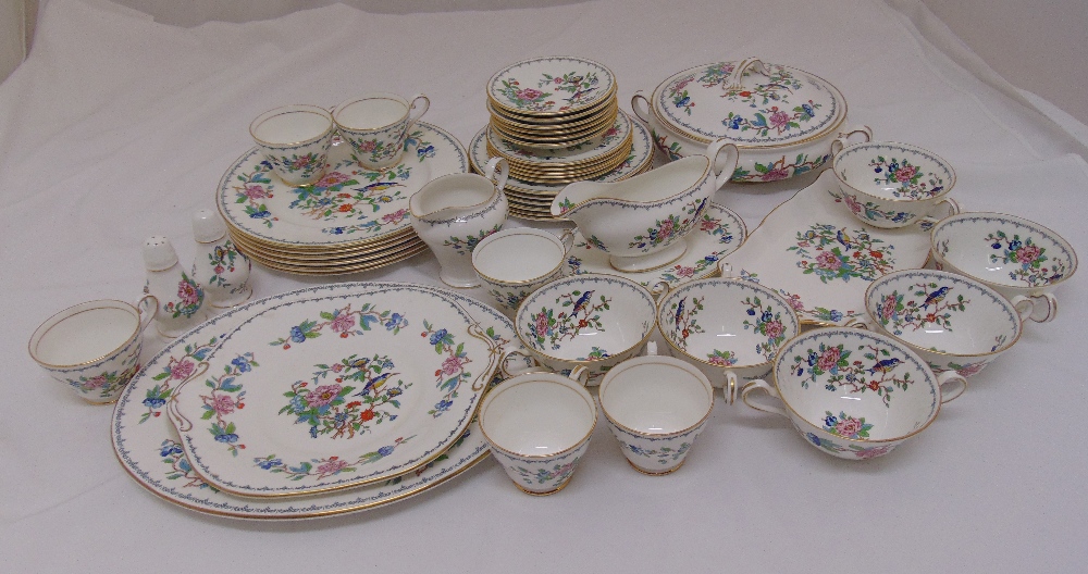 Aynsley Pembroke pattern dinner and tea service to include plates, bowls and a sauce boat on