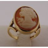 9ct yellow gold cameo ring, approx total weight 4.2g