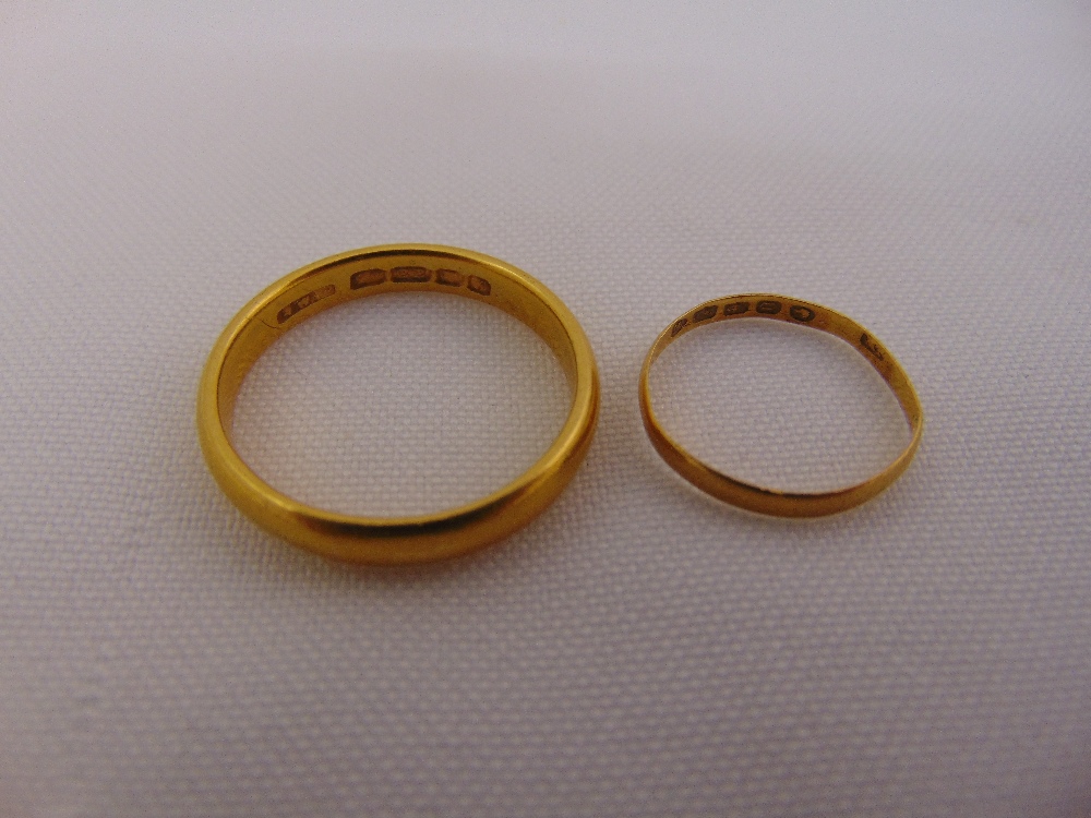 Two 22ct yellow gold wedding bands, approx total weight 8.1g