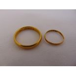 Two 22ct yellow gold wedding bands, approx total weight 8.1g
