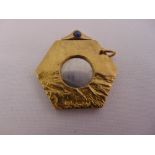 9ct yellow gold cigar cutter set with a cabochon sapphire, approx total weight 26.3g