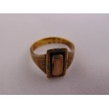 18ct yellow gold ring, approx total weight 4.5g