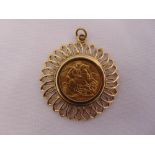 1911 Sovereign set in a 9ct gold pendant, approx total weight 13.4g