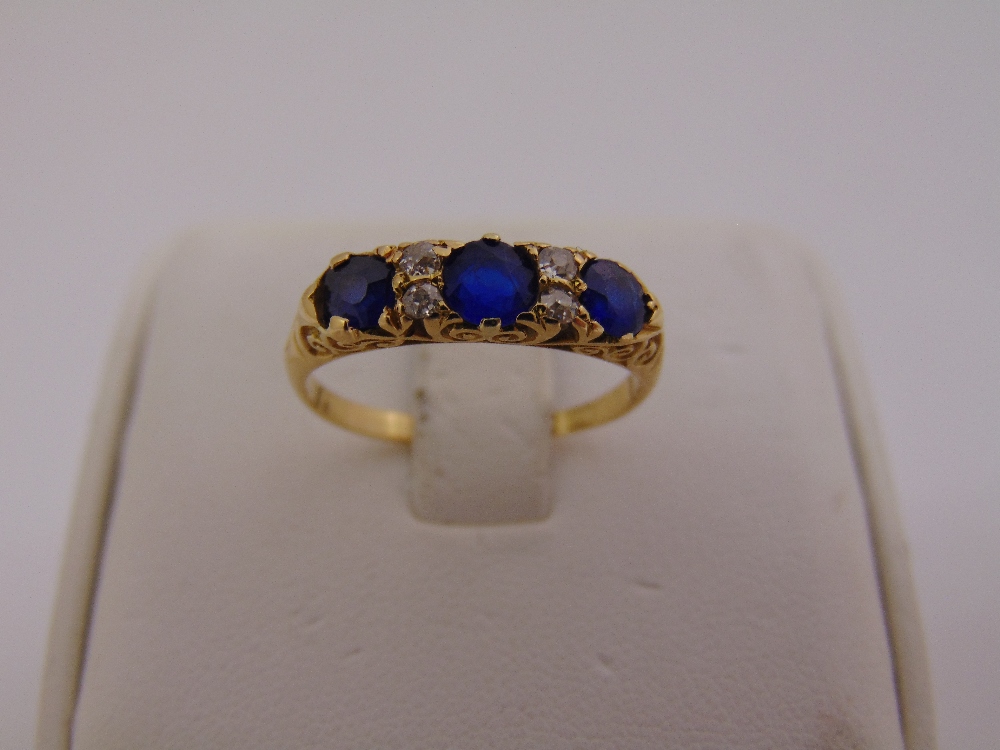 18ct yellow gold diamond and sapphire dress ring, approx total weight 3.0g