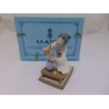 Lladro 4840 Geisha with flowers in original packaging, 19.5cm (h)