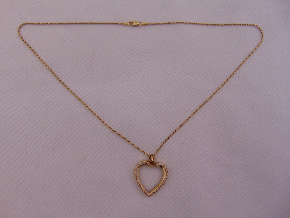 14ct yellow gold chain with a heart shaped pendant, approx total weight 6.9g