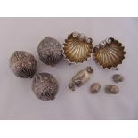 A quantity of silver and white metal to include two thimbles, pair of Victorian shell shape salts, a