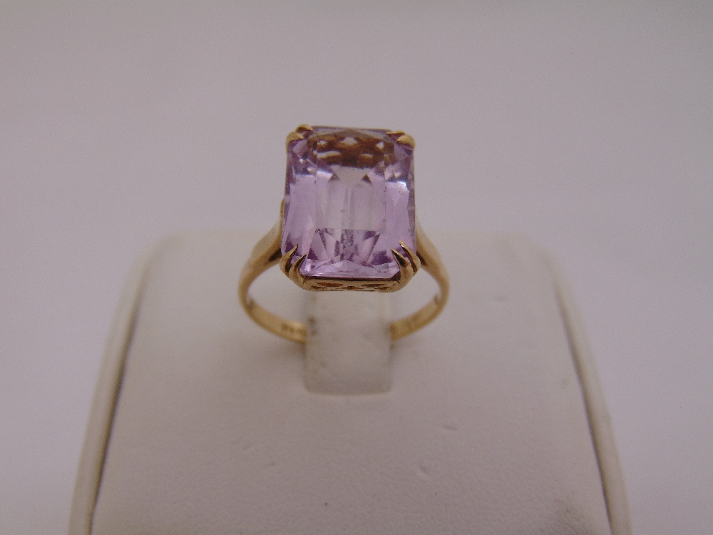 9ct yellow gold and amethyst ring, approx total weight 3.8g