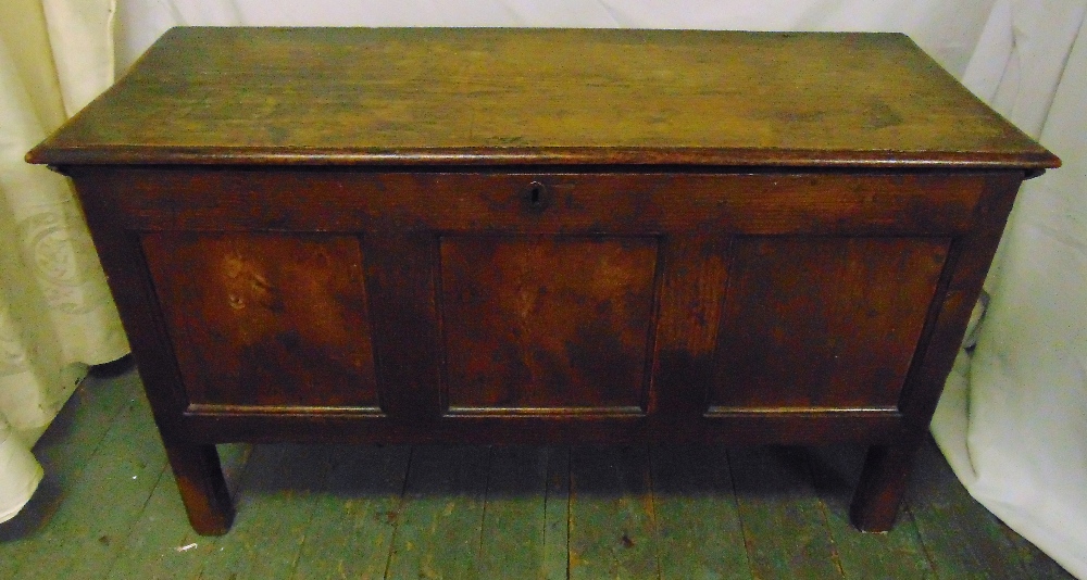 A rectangular oak blanket box of panelled form with hinged cover on four rectangular legs, 65.5 x