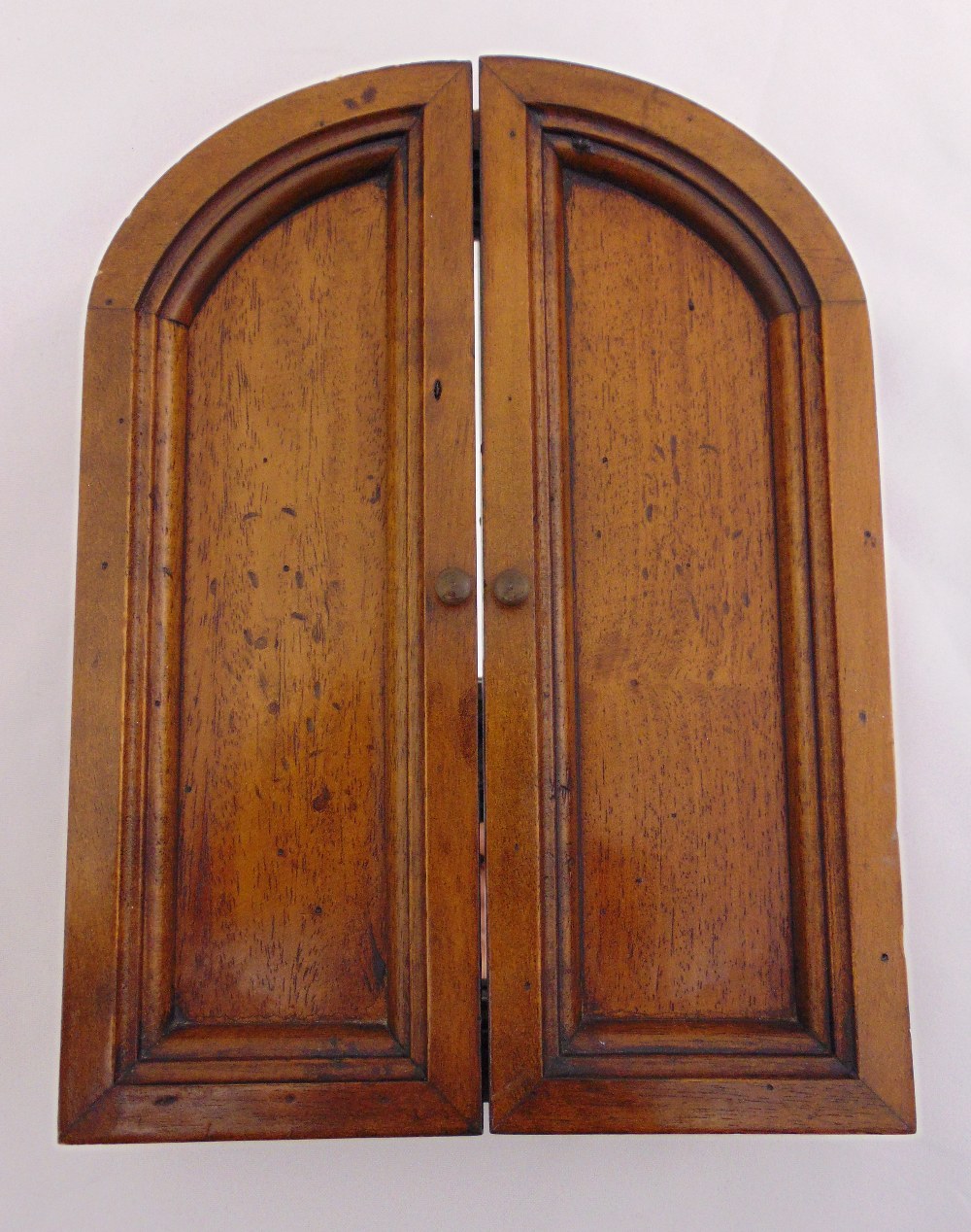 A mahogany wall mirror, arched top the hinged doors set with key hooks, 30 x 22cm - Image 2 of 2