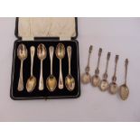 A cased set of silver teaspoons and five silver apostle spoons, approx total weight 151g