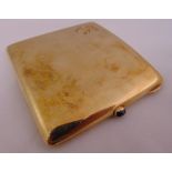 14ct yellow gold cigarette case with cabochon sapphire clasp, stamped 585, approx total weight 118.