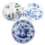 3 Dutch and English Delft plates, diameter 22.5cm