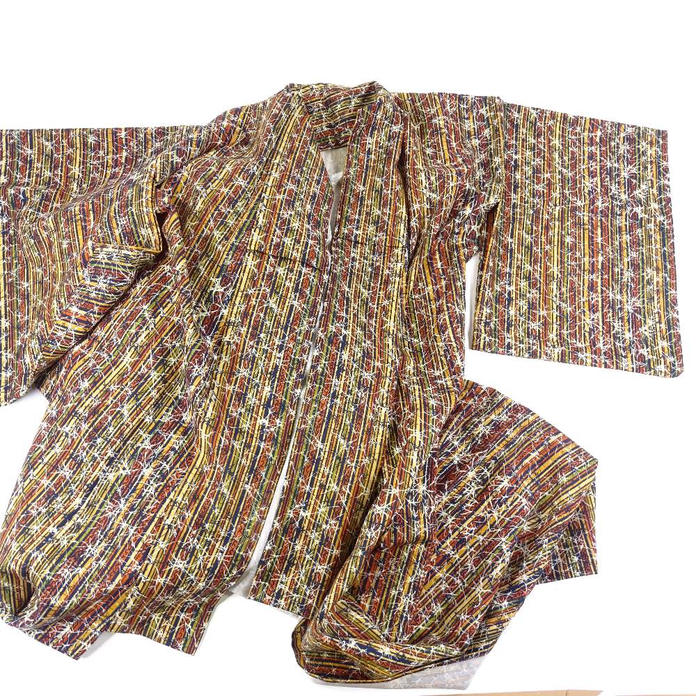 A group of modern Japanese kimono, unused and in original wrapping - Image 3 of 3