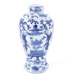 A Chinese blue and white porcelain vase, with painted figures and ceramics, 4 character mark, height