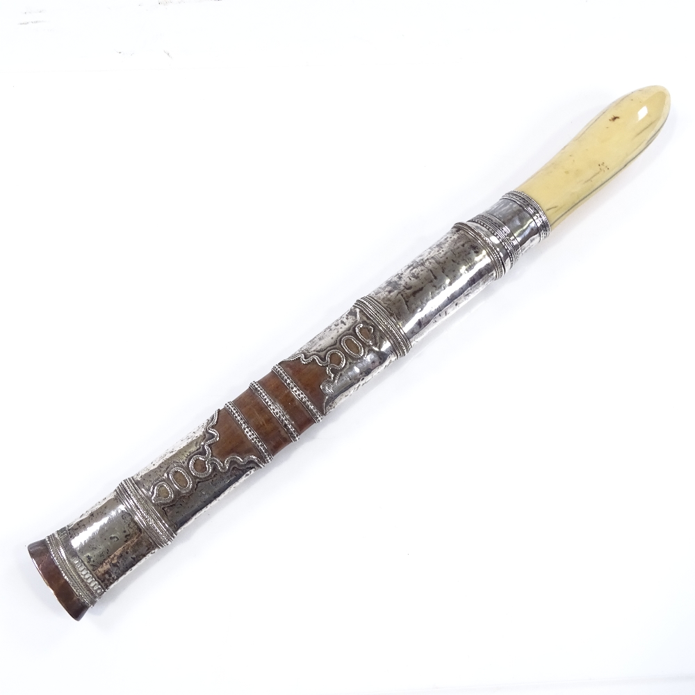 A Burmese silver-mounted dagger, circa 1900, with ivory hilt and original silver-mounted wood - Image 2 of 3