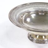 A George V circular silver cake basket, pierced fretwork surround, by Barker Brothers, hallmarks