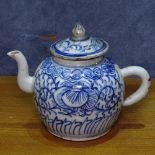 Antique Chinese porcelain teapot with painted decoration, height 10.5cm