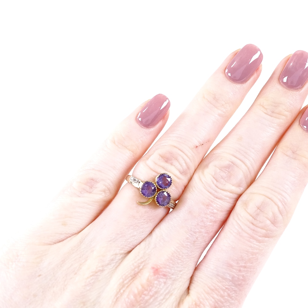 A 9ct gold amethyst 3-leaf clover ring, diamond set shoulders, setting height 13mm, size J, 1.8g - Image 4 of 4