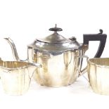 A George V 3-piece silver teaset, comprising teapot, cream jug and 2-handled sugar bowl, scalloped