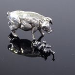 2 novelty cast silver figural animals, comprising pig and kitten, pig length 3.5cm, 1oz total (2)