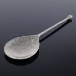 An Antique pewter Wrythen finial spoon, fleurs de lis stamped bowl, length 15cm Very good overall