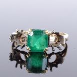 An 18ct gold 3-stone emerald ring mount/setting, emerald measures: length - 7.61mm, width - 6.