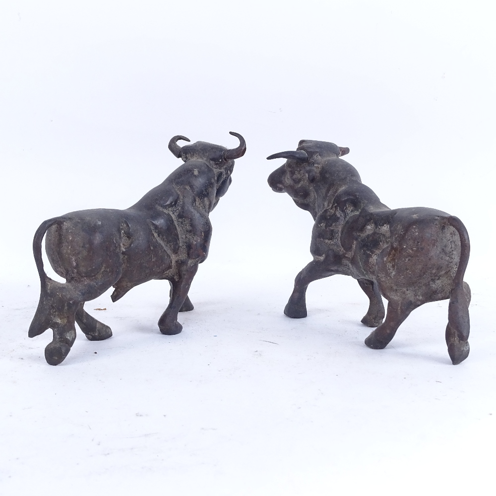 A pair of late 20th century bronze bull sculptures, length 22cm (2) - Image 3 of 3