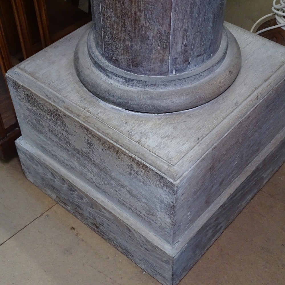 A painted pine column on stepped plinth base, W32cm, H109cm - Image 3 of 3