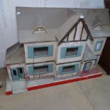 Early 20th century doll's house, L104cm, H72cm