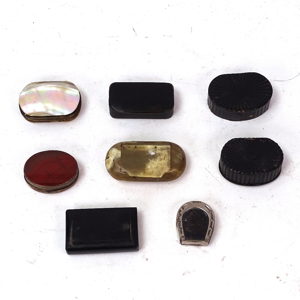 Various boxes, including horseshoe design Vesta case, horn snuff box, agate pillbox, etc