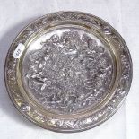 Victorian Elkington plate tazza, with relief moulded cherub decoration central panel, diameter 20cm