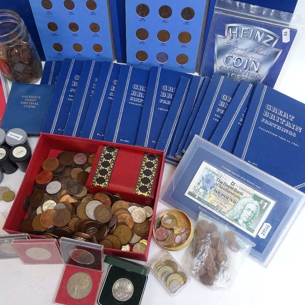 A collection of various world coins and banknotes - Image 3 of 3