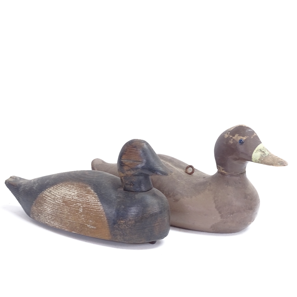 2 carved and painted wood decoy ducks, largest length 35cm (2) - Image 2 of 3