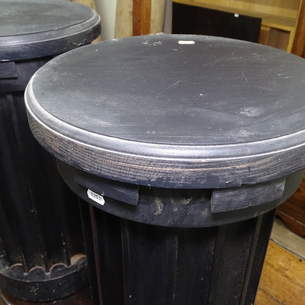 A pair of painted pine pedestals on plinth base, W40cm, H73cm - Image 2 of 3